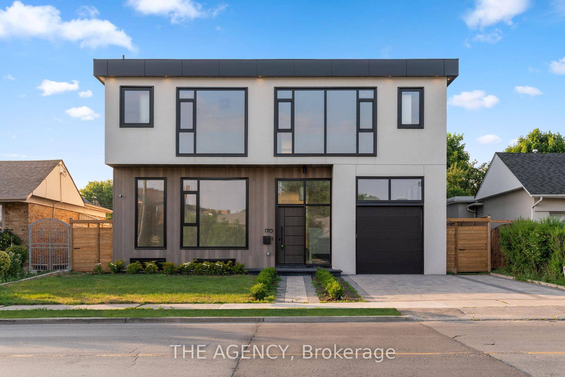 Welcome to a recently built contemporary residence where timeless elegance meets everyday practicality, perfectly situated just moments from Yorkdale Shopping Centre, the TTC subway, and major highways, with several synagogues ...
