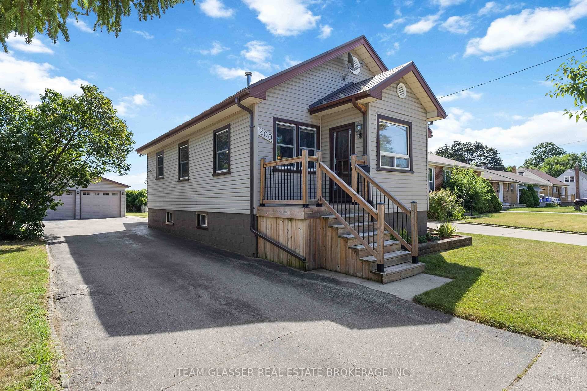 Welcome to 200 Vancouver Street, a charming and updated bungalow located in one of East London's most convenient and family friendly neighbourhoods.