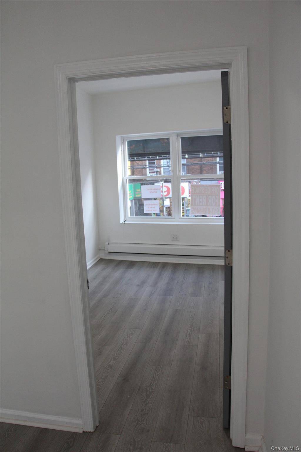 Prime 800 Sq Ft 2nd FL Commercial Space for Lease High Traffic Location in Richmond Hill, Queens !