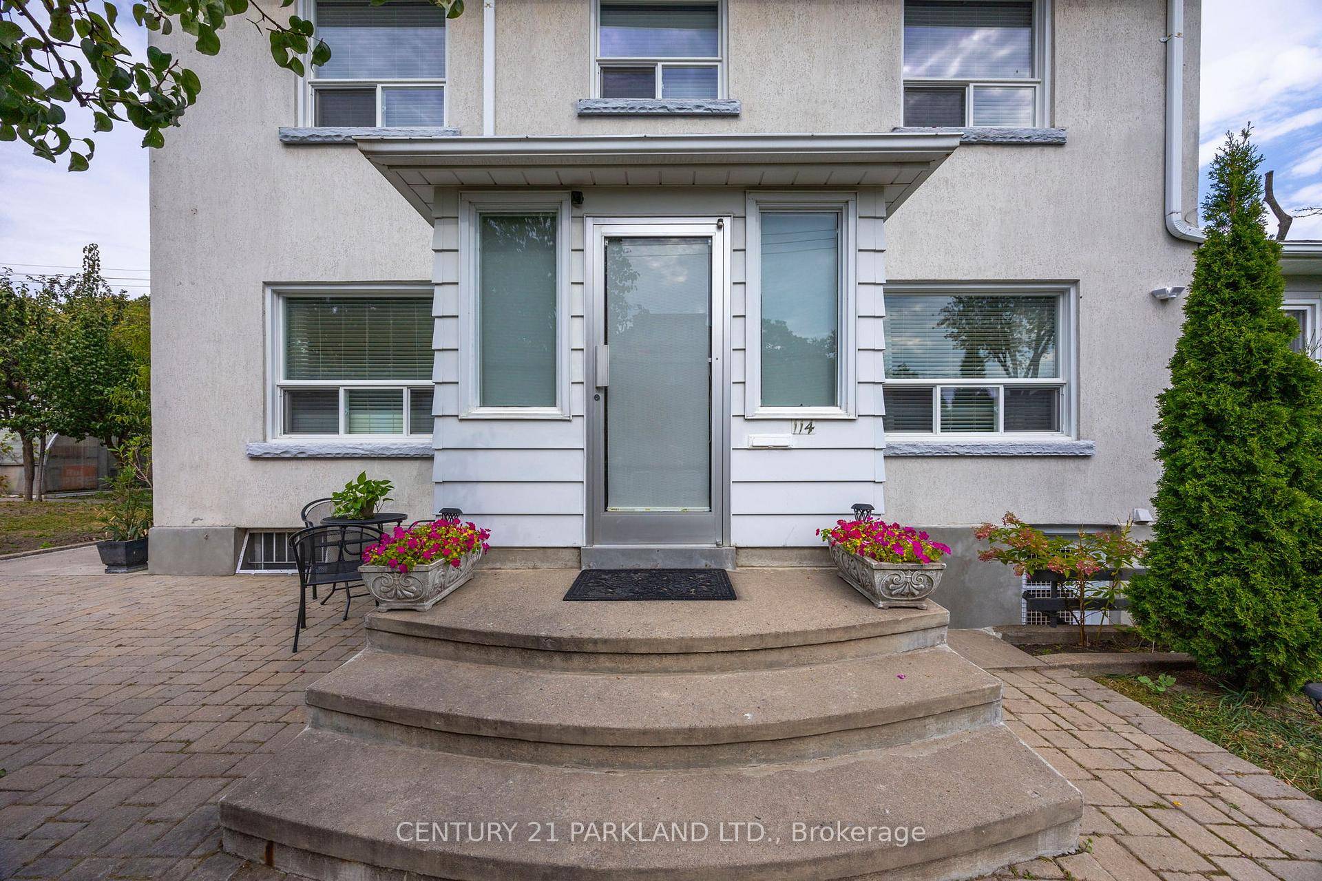 This Beautiful 2 Storey, 4 Bedroom Family Home in the Corso Italia Davenport Neighborhood Located Near the TTC, Shopping amp ; Best Schools.