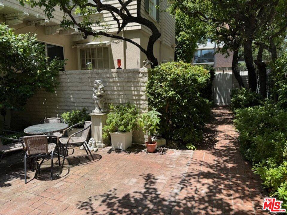 222  S Spalding Dr 3BR Beverly Hills La