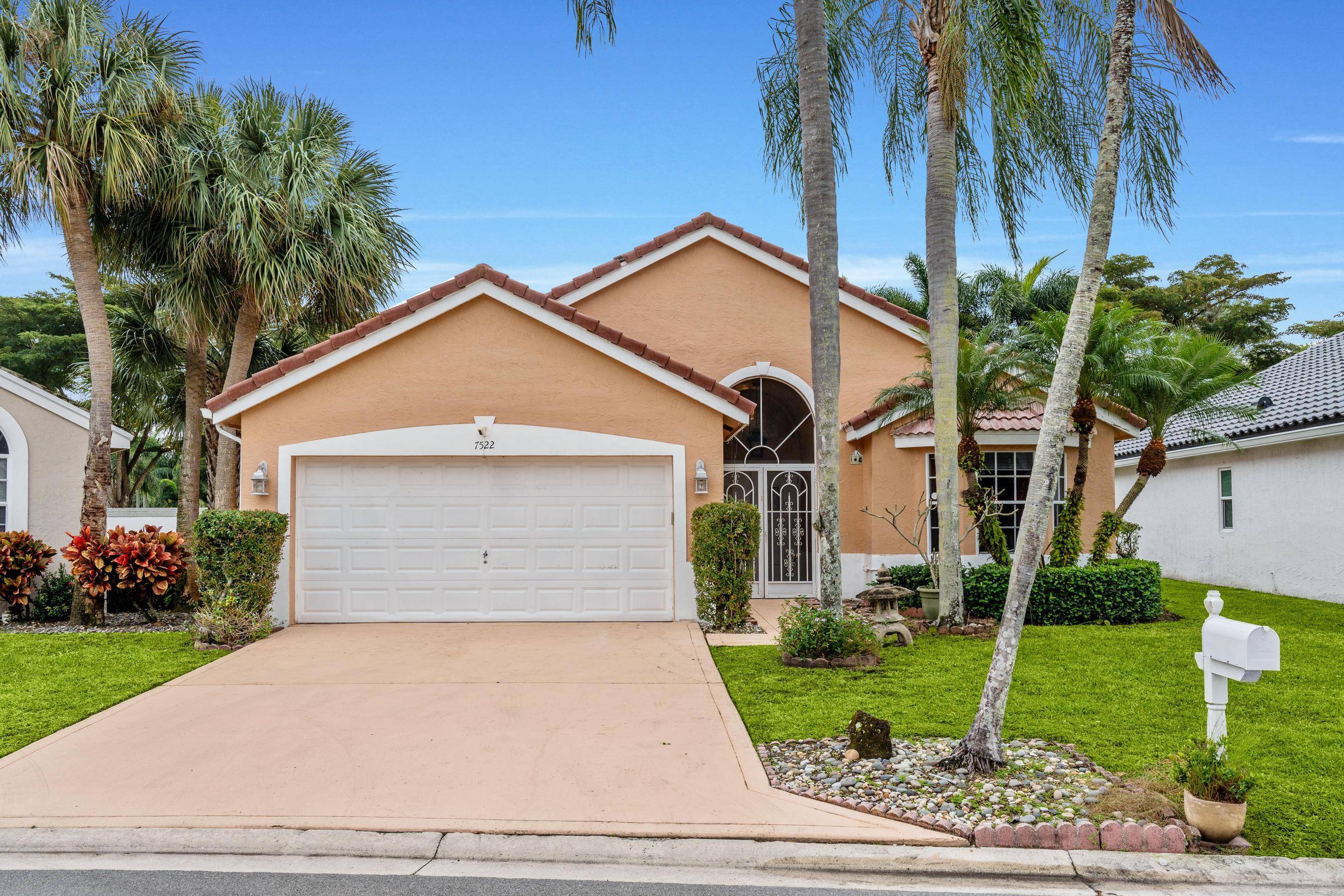 Welcome to this 3 bedrooms, 2 baths home, located in the charming community of Newport Cove.