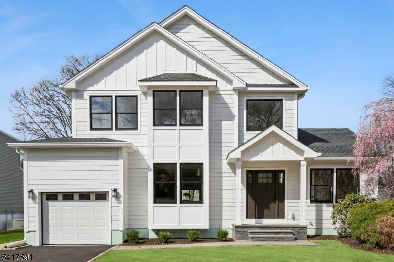 Stunning custom built 5 Beds 5.