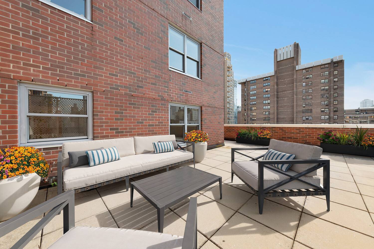 Apartment B1408 at 360 East 72nd Street is a rare oversized one bedroom, easily convertible to two, with a wraparound southwest facing terrace showcasing breathtaking Manhattan skyline views.