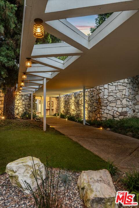 1010  N Rexford Dr 7BR Beverly Hills Post Office | B.H.P.O. La