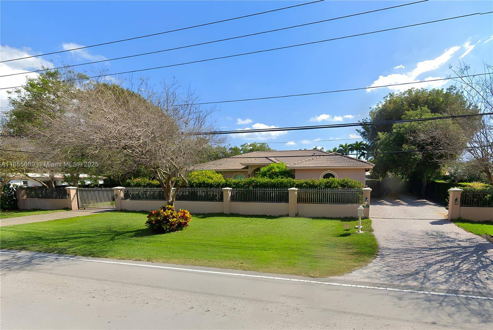 Pinecrest Beauty, 4 bedroom, 3.