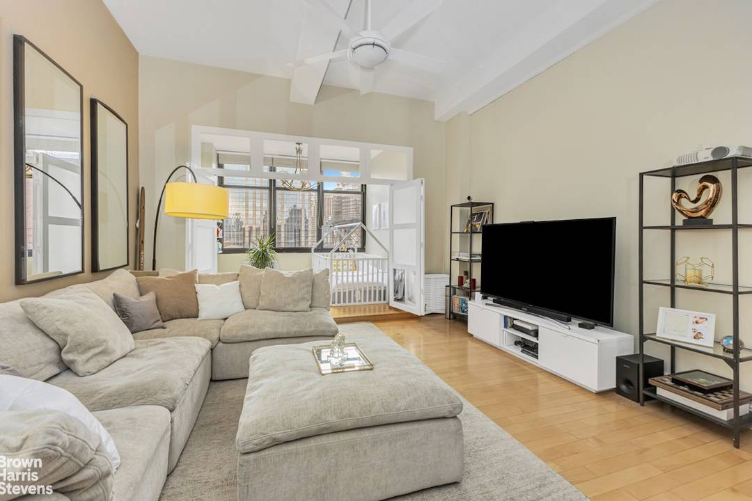 ALMOST NOMAD ! ABSOLUTELY FABULOUS LOFT STYLE 1 BEDROOM W 12FT CEILINGS FORMAL DINING Welcome to this fabulous 1 bedroom mint loft style home with soaring 12 foot ceilings and ...