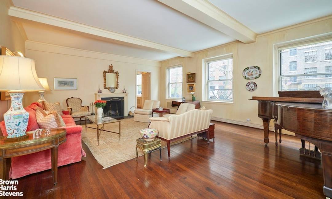 Elegant Prewar Classic Seven with Gracious Layout, Tree Lined Views amp ; Versatile Staff Room From a semi private elevator vestibule, enter this well maintained and spacious classic seven room ...