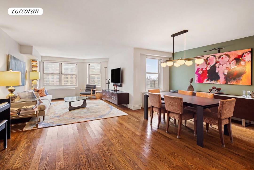 A rare three bedroom, three bathroom condominium at The Dorchester in Lincoln Square, this southwest corner residence offers open city exposures and exceptional natural light throughout the day.