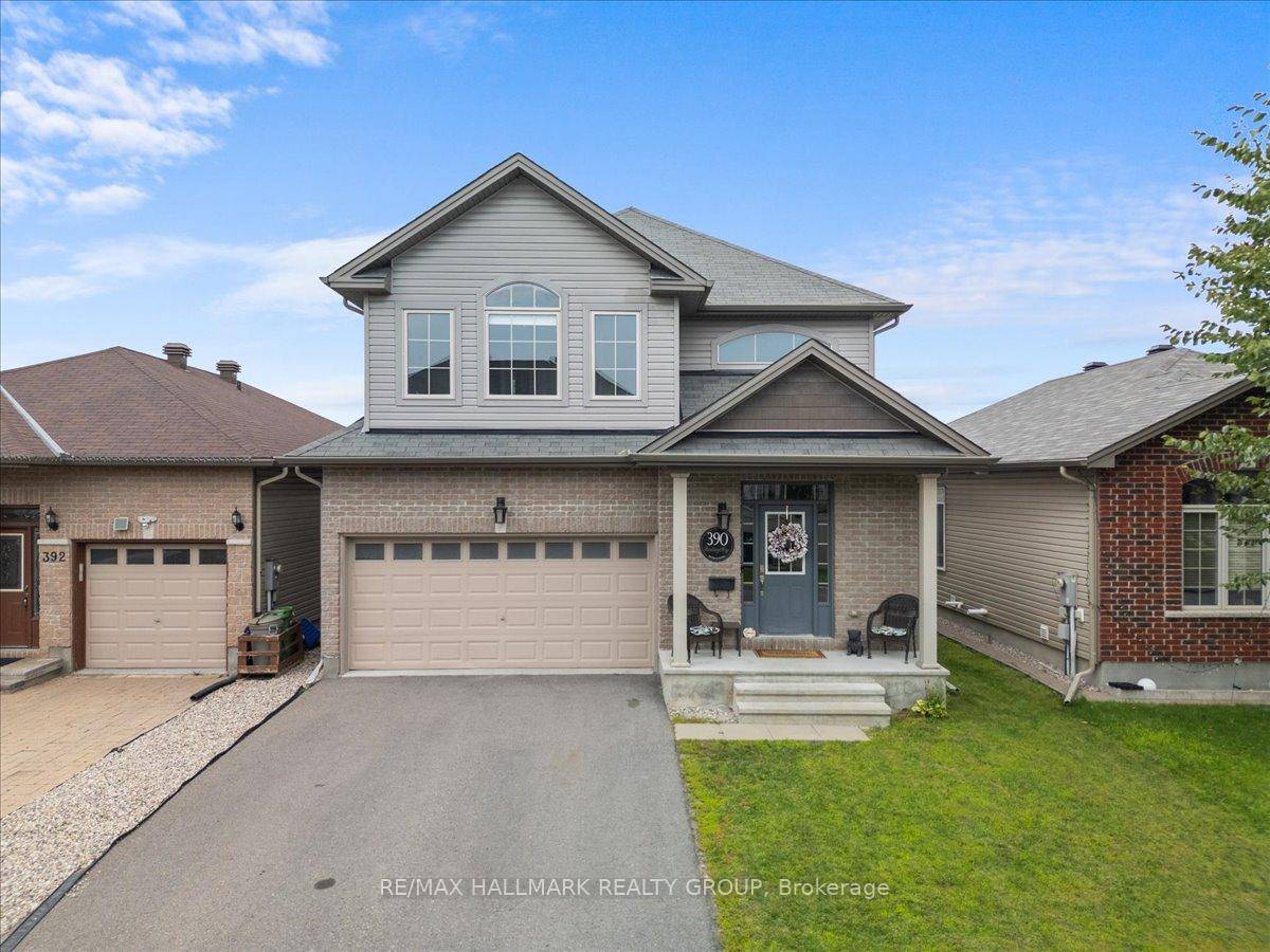 This stunning 4 bedroom single family home is the perfect blend of style, comfort, and function an entertainers dream !