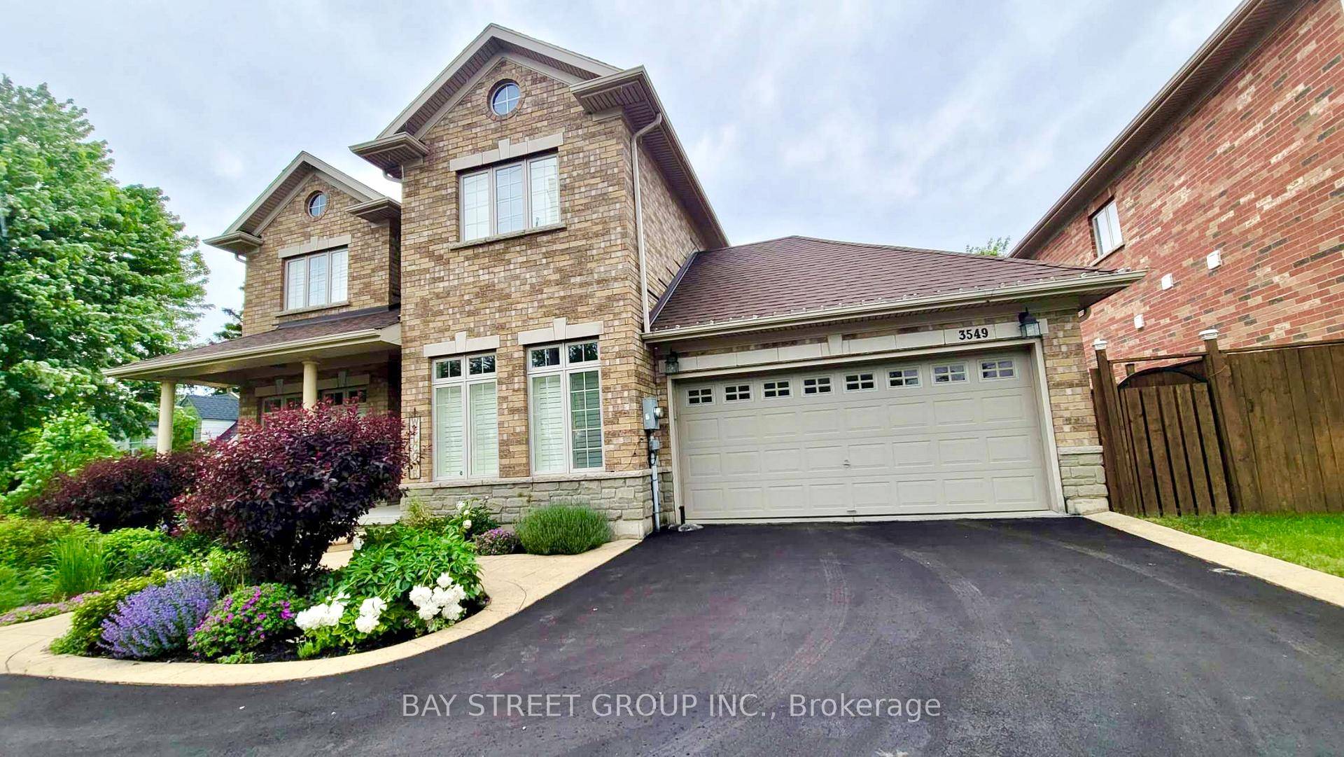 Experience refined living in this stunning 4 bedroom, 3, 000 square foot home, perfectly located in one of Vinelands most desirable neighbourhoods.