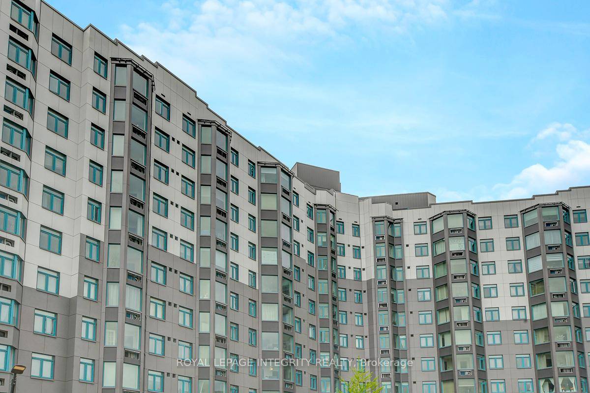 Come see this beautiful 2 bedroom, 2 bathroom Debussy model in The Conservatory.