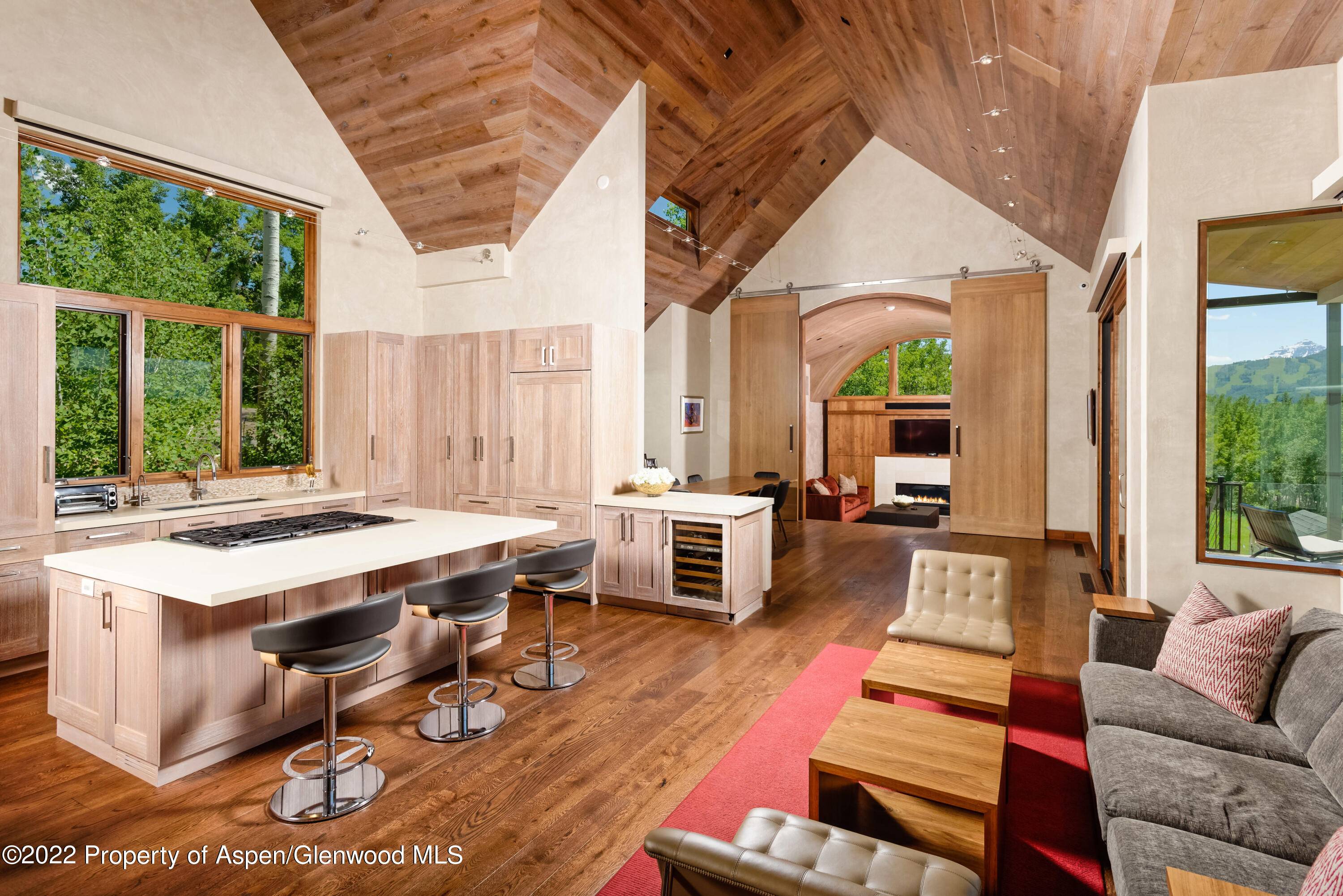 This immaculate mountain contemporary home boasts outstanding spaces to entertain guests, complimented by big views and vaulted ceilings.