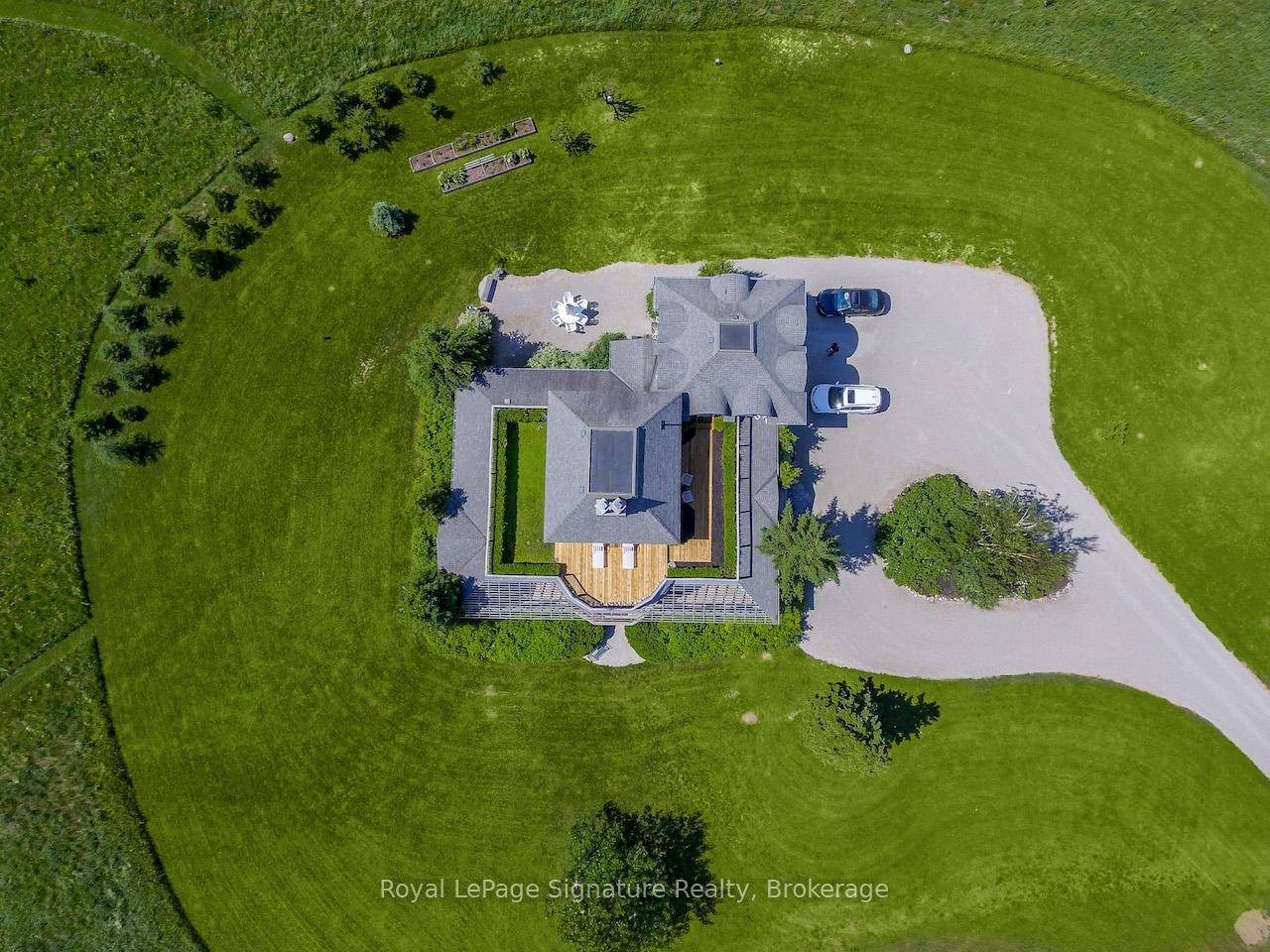 Nestled on 25 breathtaking acres overlooking the Beaver Valley, Blue Mountains, and Georgian Bay, this stunning contemporary estate offers the perfect blend of luxury, sustainability, and natural beauty.