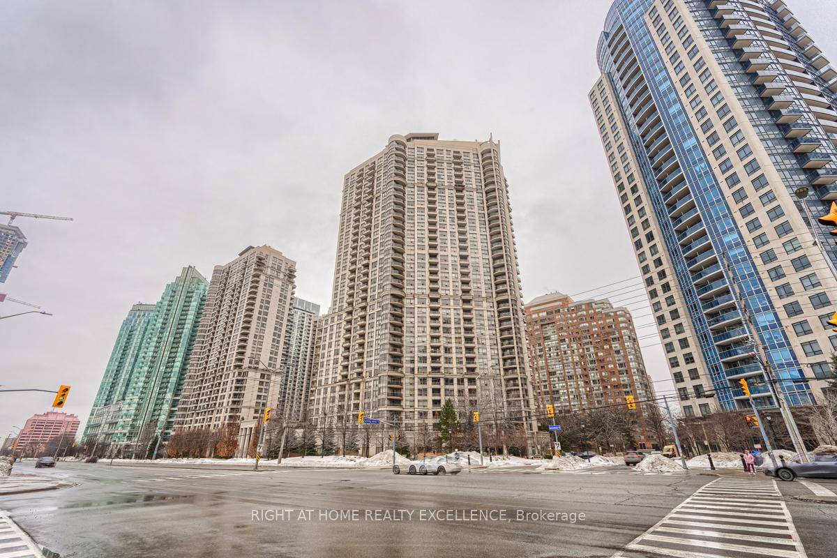 Desired Location. Tridel Built, Within The Grand Ovation Complex, In The Prestigious Location Of Mississauga Downtown Core.