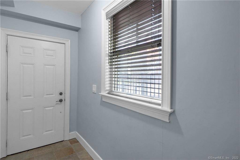 Stunning Townhouse in Downtown Stamford !