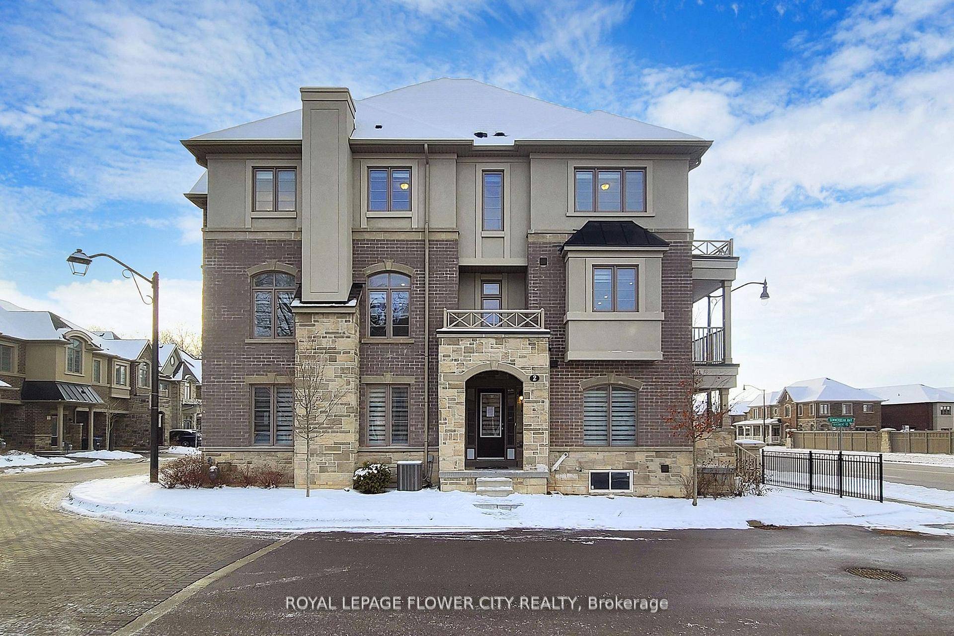 Welcome To This 3 Storey Corner Unit like Semi Detach With 4 Bedrooms 4 Washrooms.