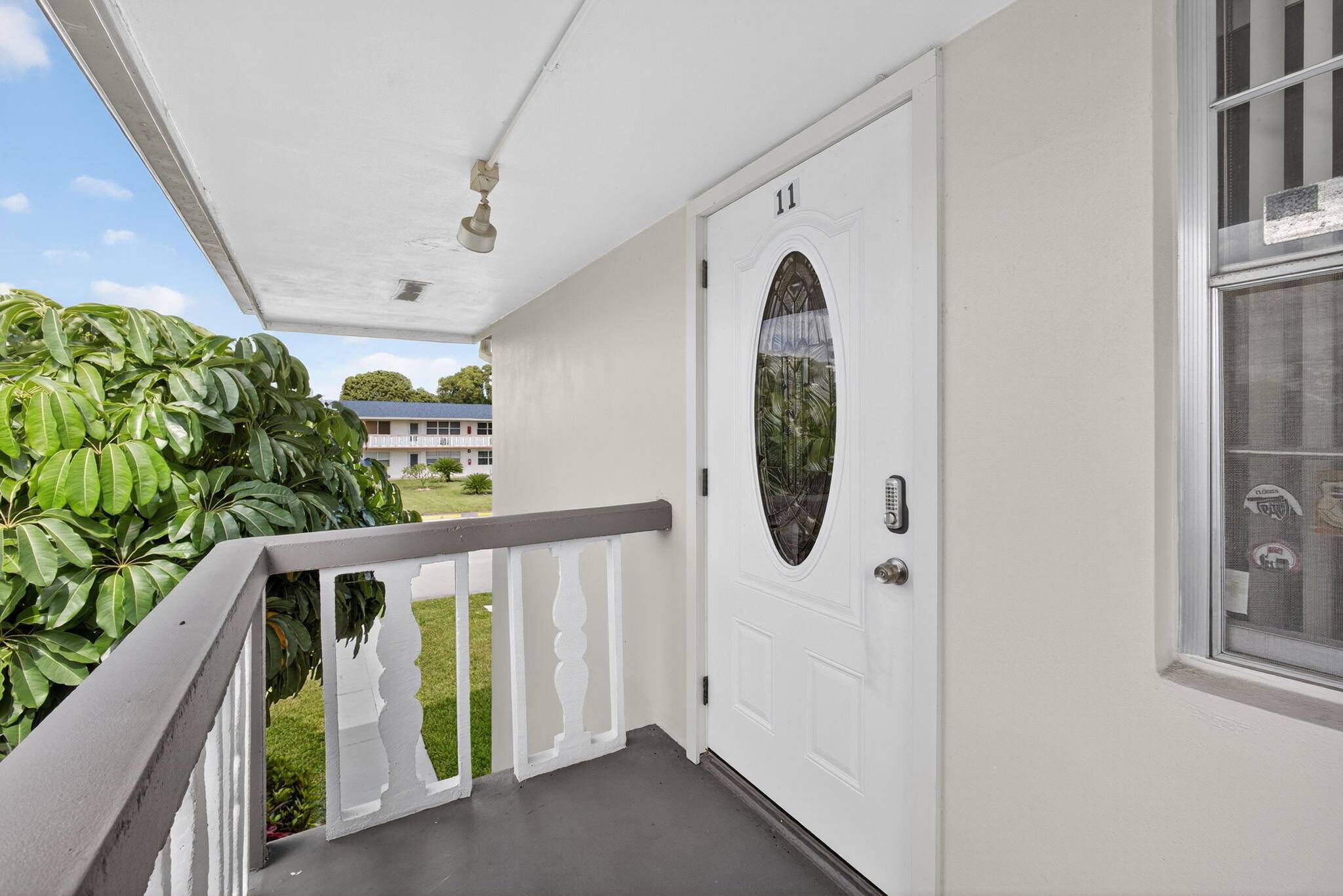 MOVE IN READY CHARMING 2BED 1.