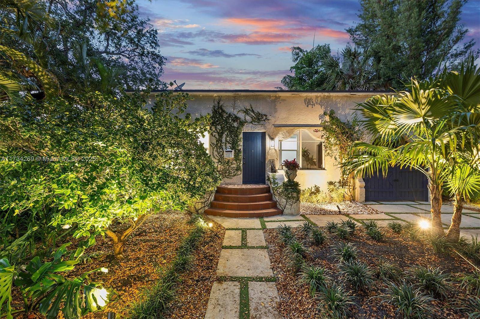 Welcome to this beautiful Mediterranean house and its charming guest house !