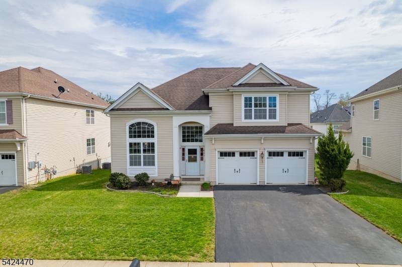 Stunning 4 bedroom, 2. 5 bath home in the highly sought after Heritage at Piscataway !