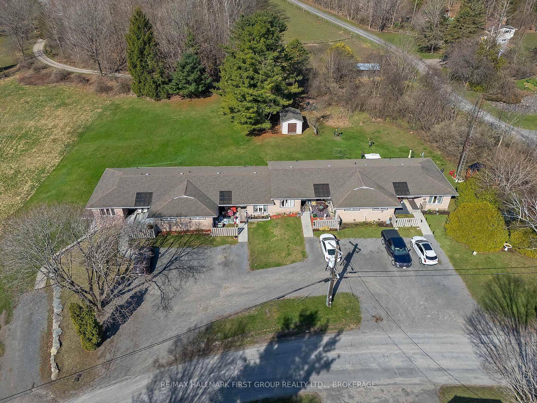 Beautifully maintained and updated 5 unit townhouse complex, fully tenanted.
