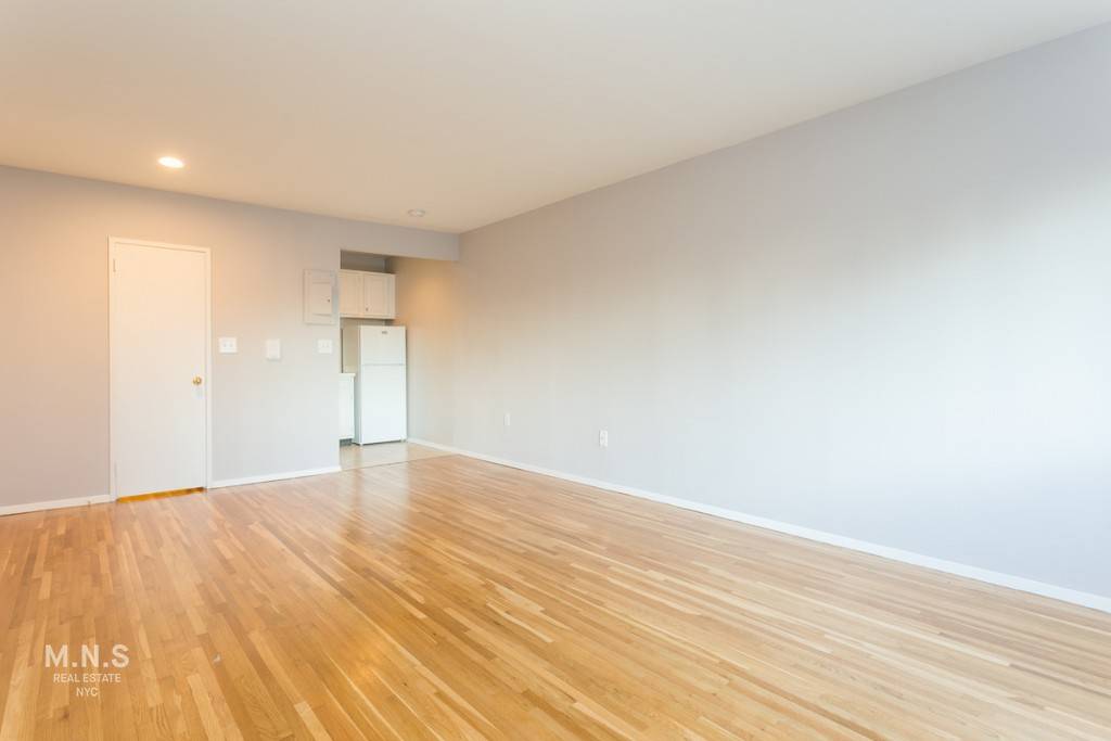 Beautiful Studio Apartment Available 6 15 !