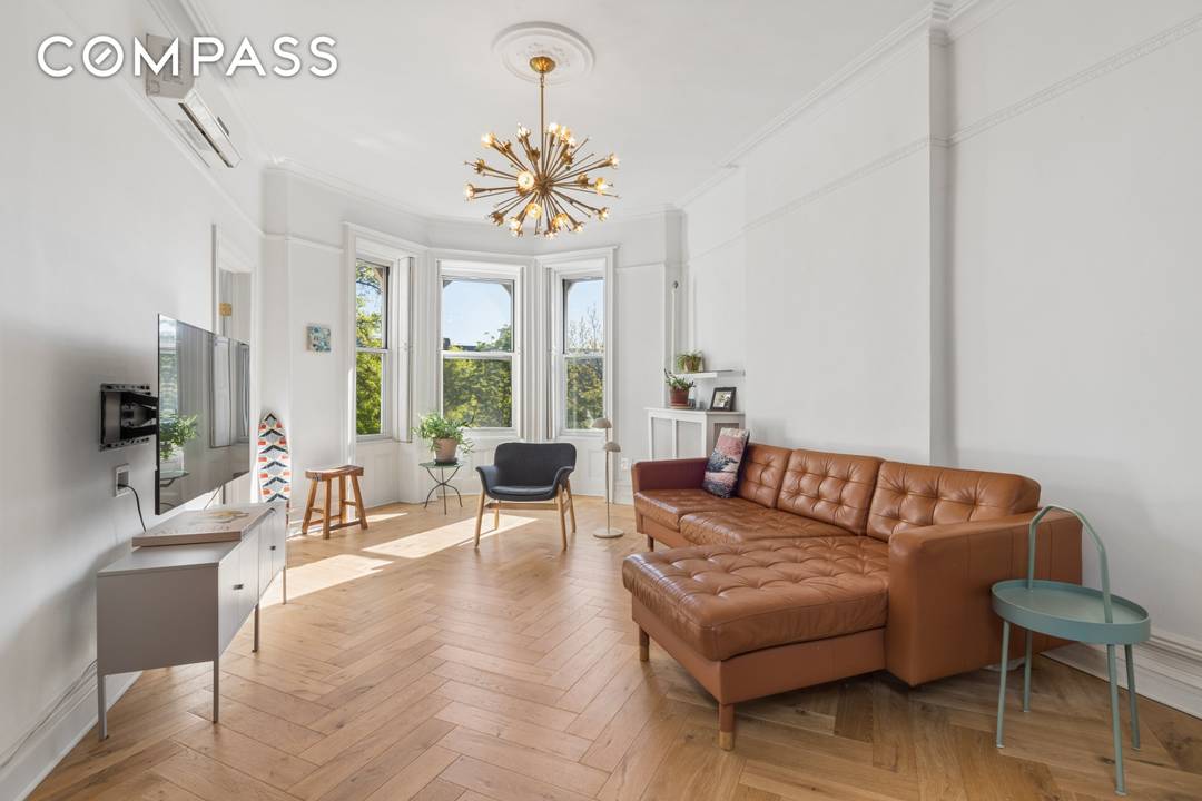 Situated on iconic 3rd St in the heart of Park Slope, 409 3rd St, Unit 4 is an updated 3 bedroom, 2 bathroom condo located in a classic Brooklyn brownstone.
