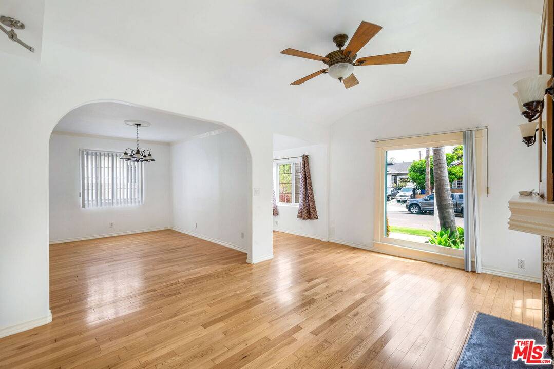 521  N Vista St 3BR Hancock Park La