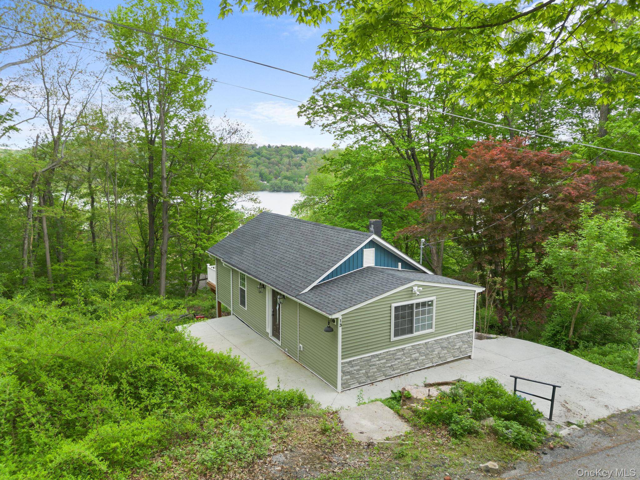 Charming Renovated Lake Cottage Move In Ready Retreat !