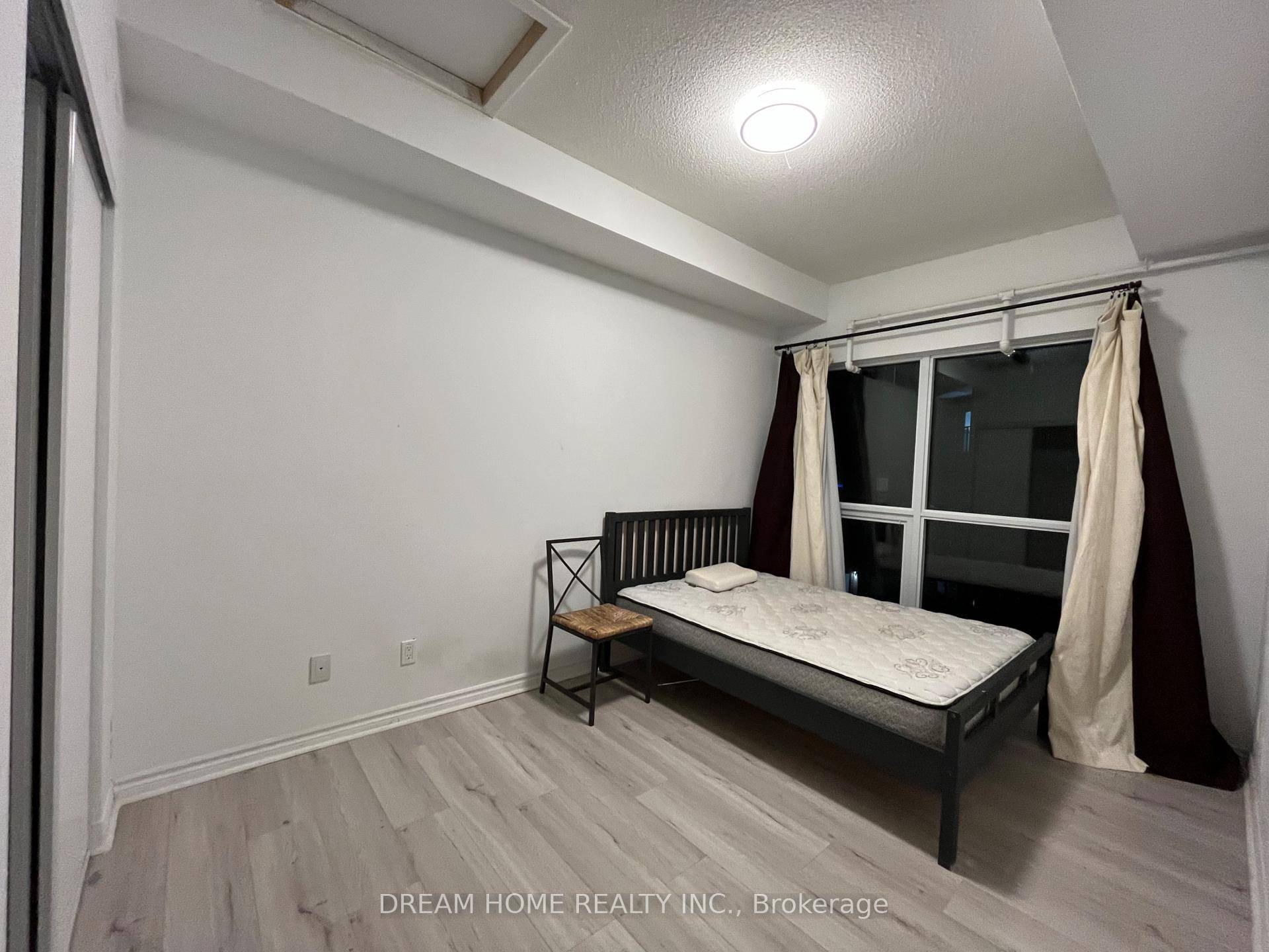Second Bedroom with exclusive Bathroom in a Modern 3 Bedroom Townhouse available end of August.