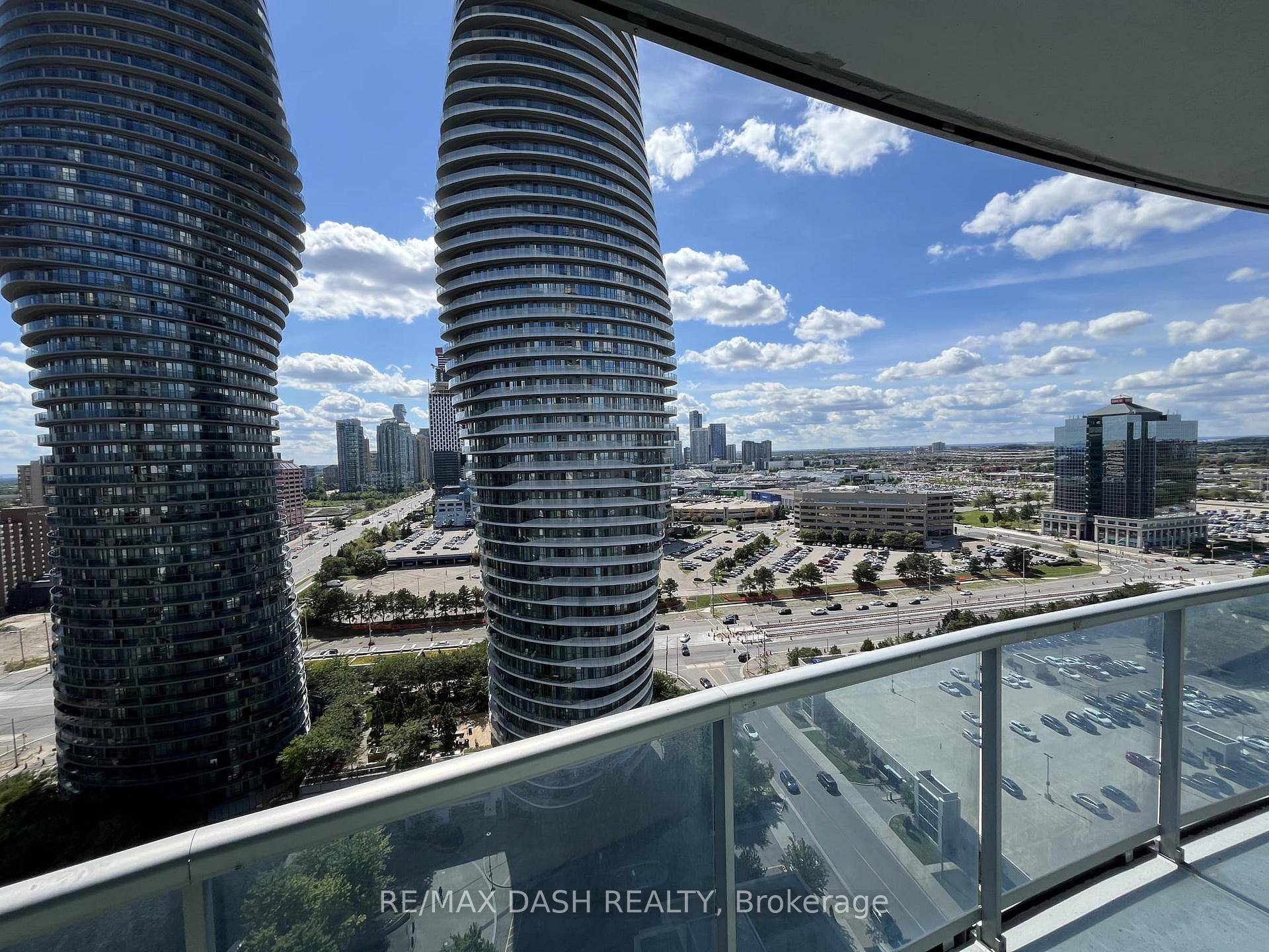 Super Bright and Gorgeous 2 Bedroom, 2 Full Bath Marilyn Monroe Landmark Tower Enjoy Breathtaking View Of Downtown Mississauga amp ; Sunsets Thru The Balcony.