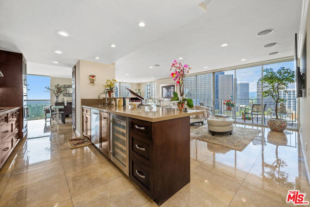 2160   Century Park 2BR Beverlywood La