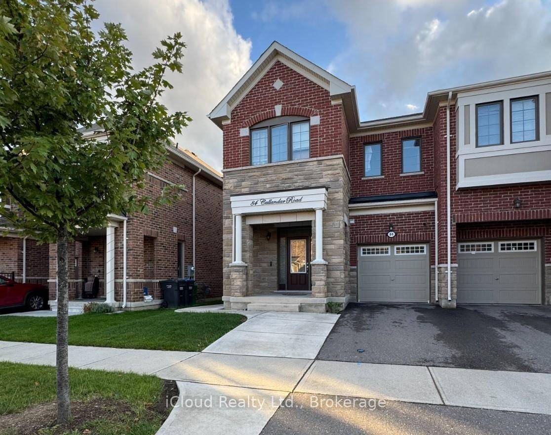 Well maintained Townhouse Full Of Natural light.