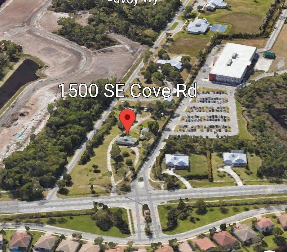 MANY POSSIBILITIES FOR THIS CENTRALLY LOCATED PROPERTY !