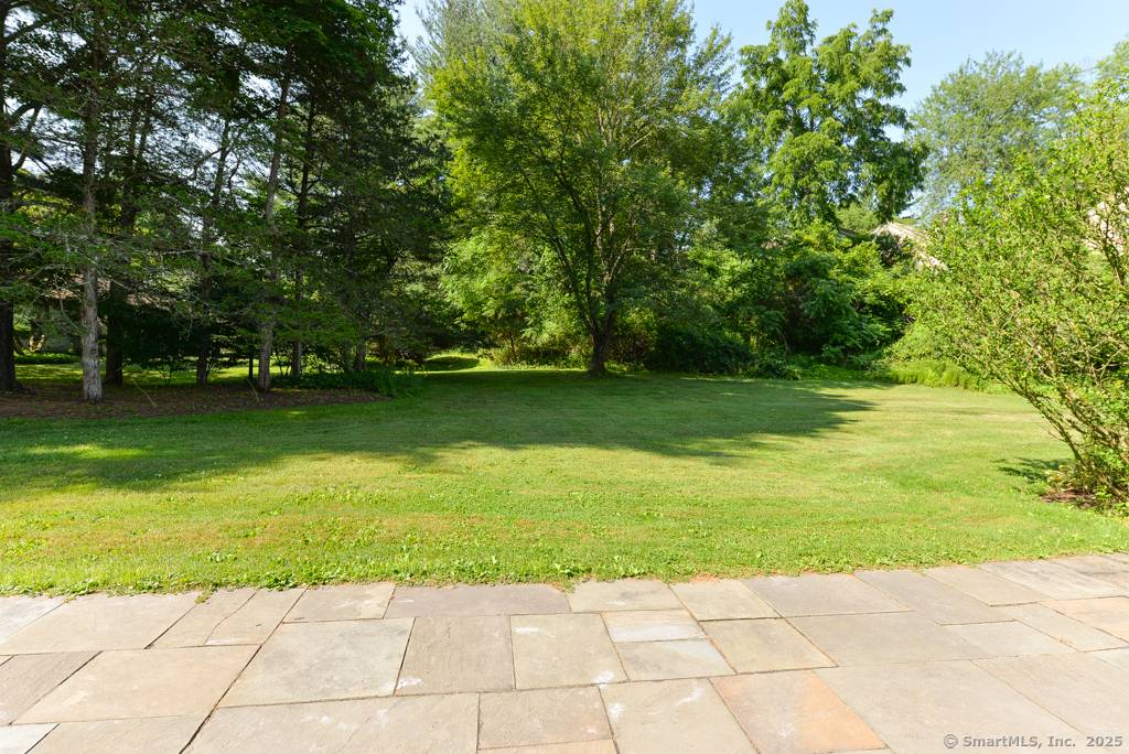 A perfect location with just completed interior refresh at this 3 bed 2bath Berkshire in 55 Heritage Village !