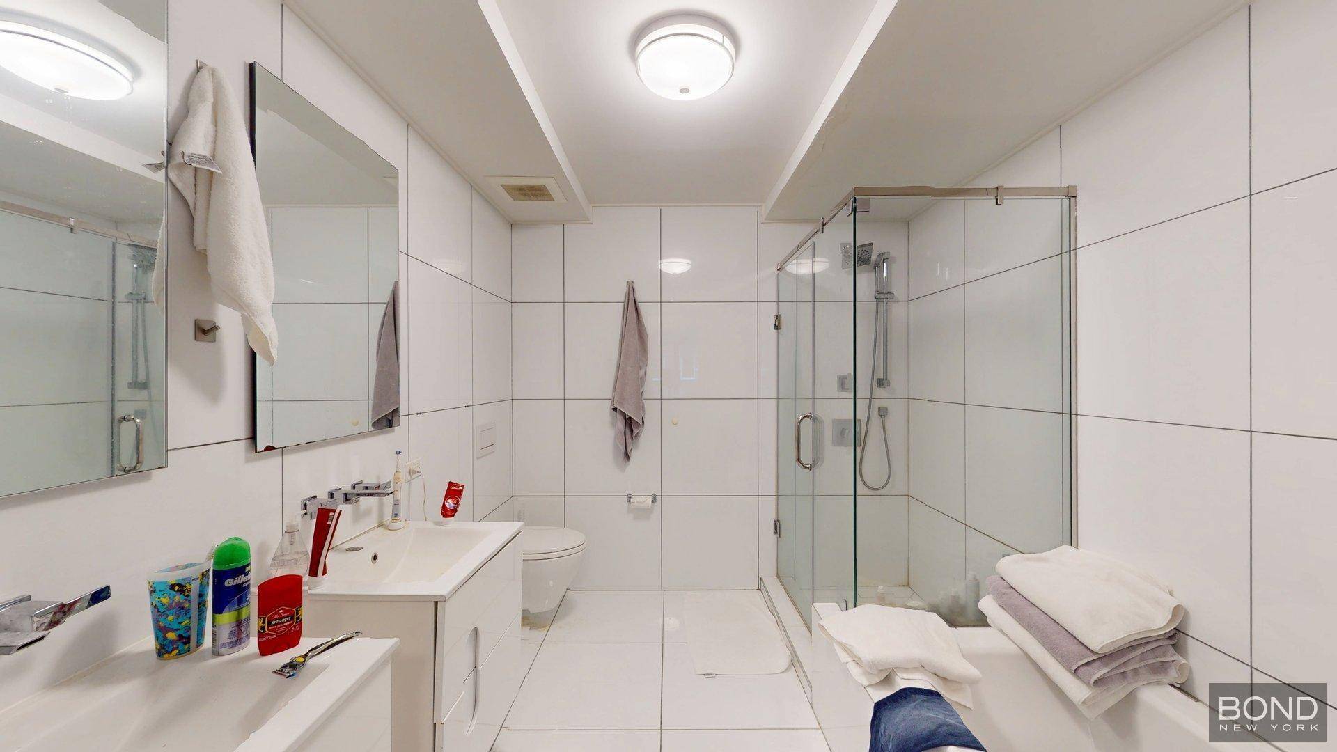 This stunning convertible 3 bedroom 2 bathroom apartment with a balcony offers a spacious and stylish retreat in the heart of the city.