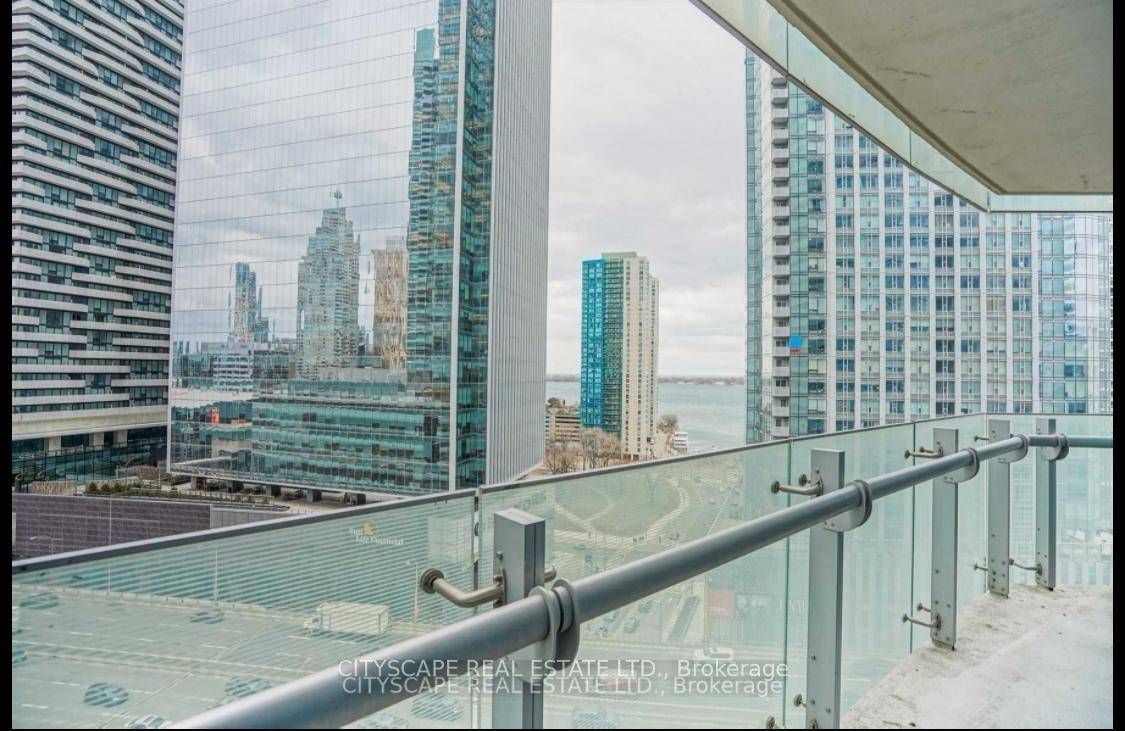 Prime location in the heart of DT Toronto !