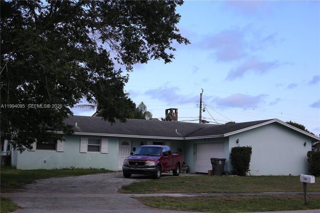 Welcome to this spacious 3 bedroom home with a versatile den loft, perfectly suited for those seeking both comfort and potential.