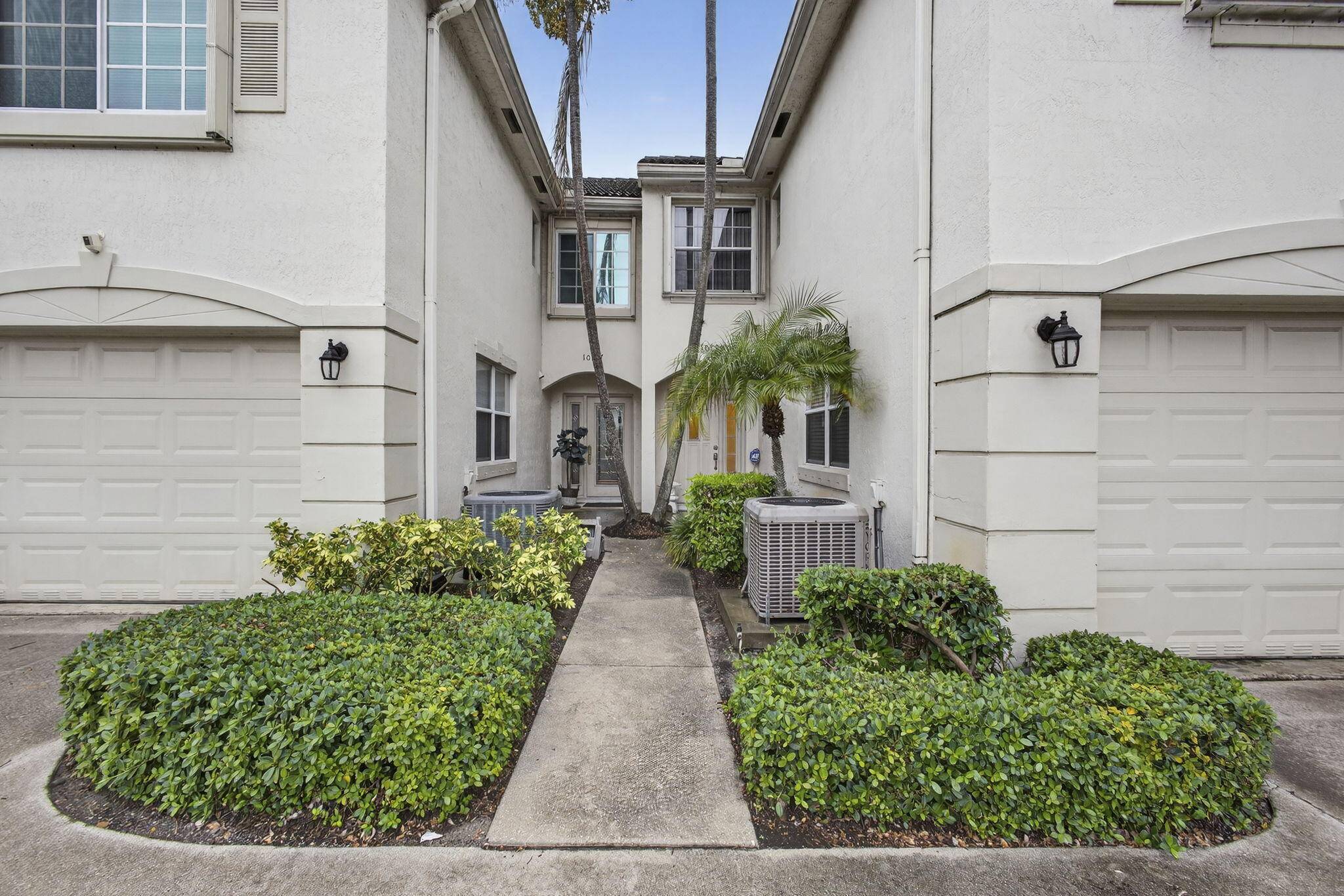 Vacant and move in ready !