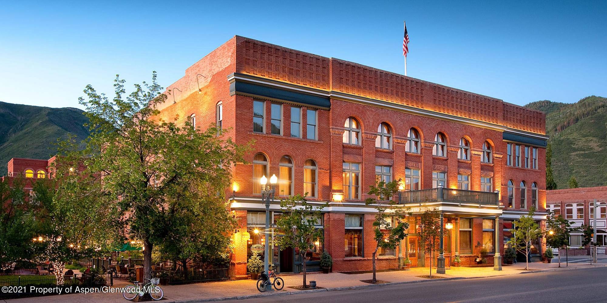 Located in the Historic Aspen Times building, this beautifully decorated residence features 3 bedrooms, 4 bathrooms, a kitchen, and a spacious living dining area.