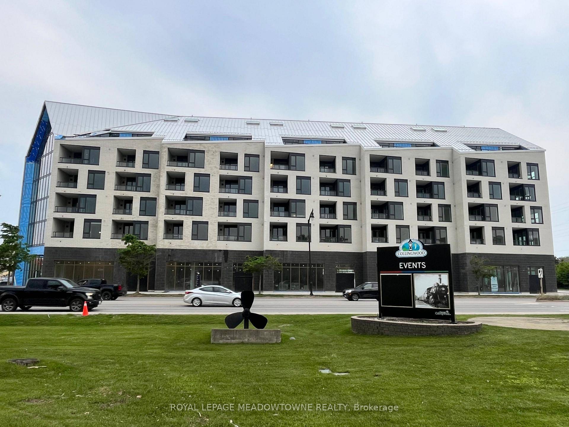 Live in Collingwoods newly completed boutique condominium Harbour House.