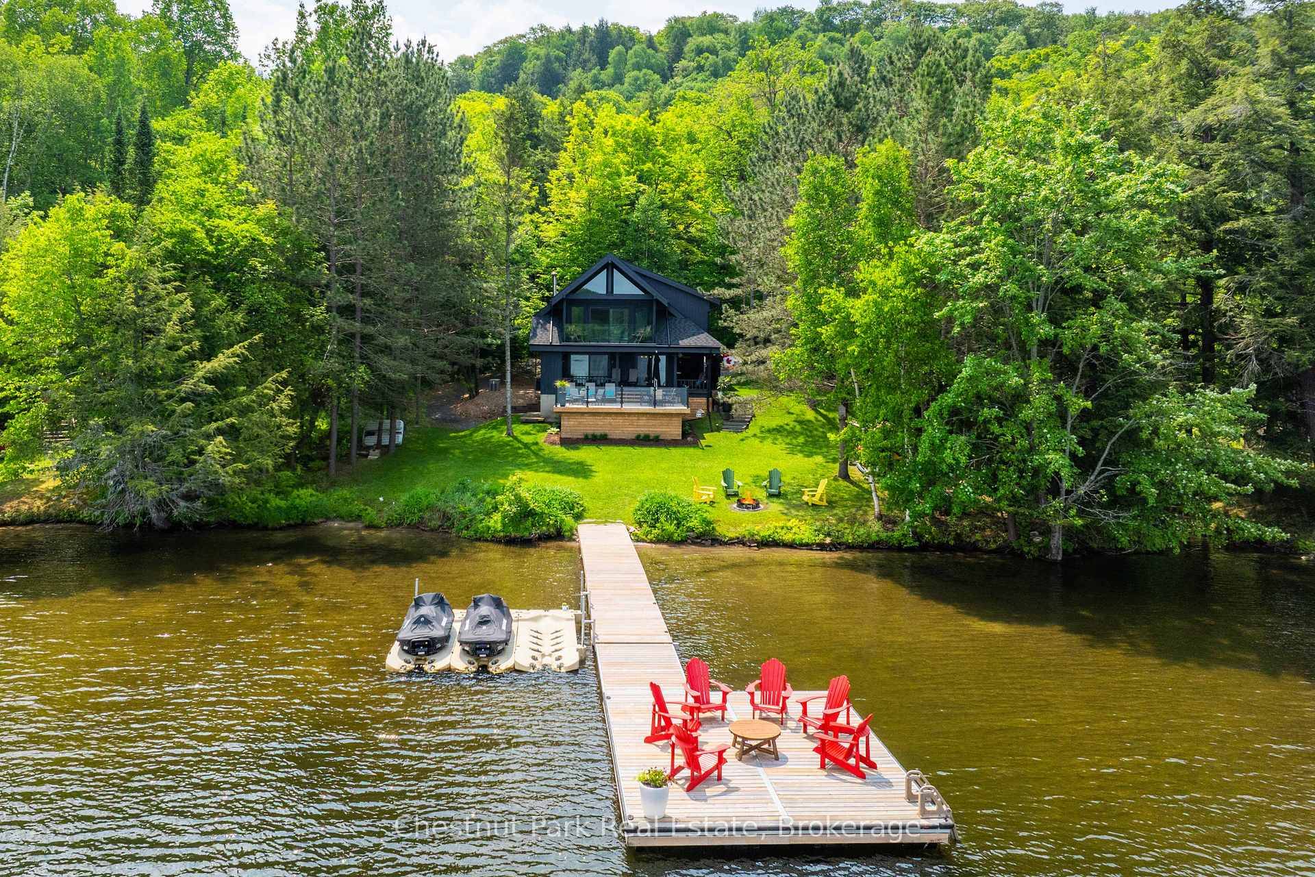 Welcome to your dream waterfront on Peninsula Lake !
