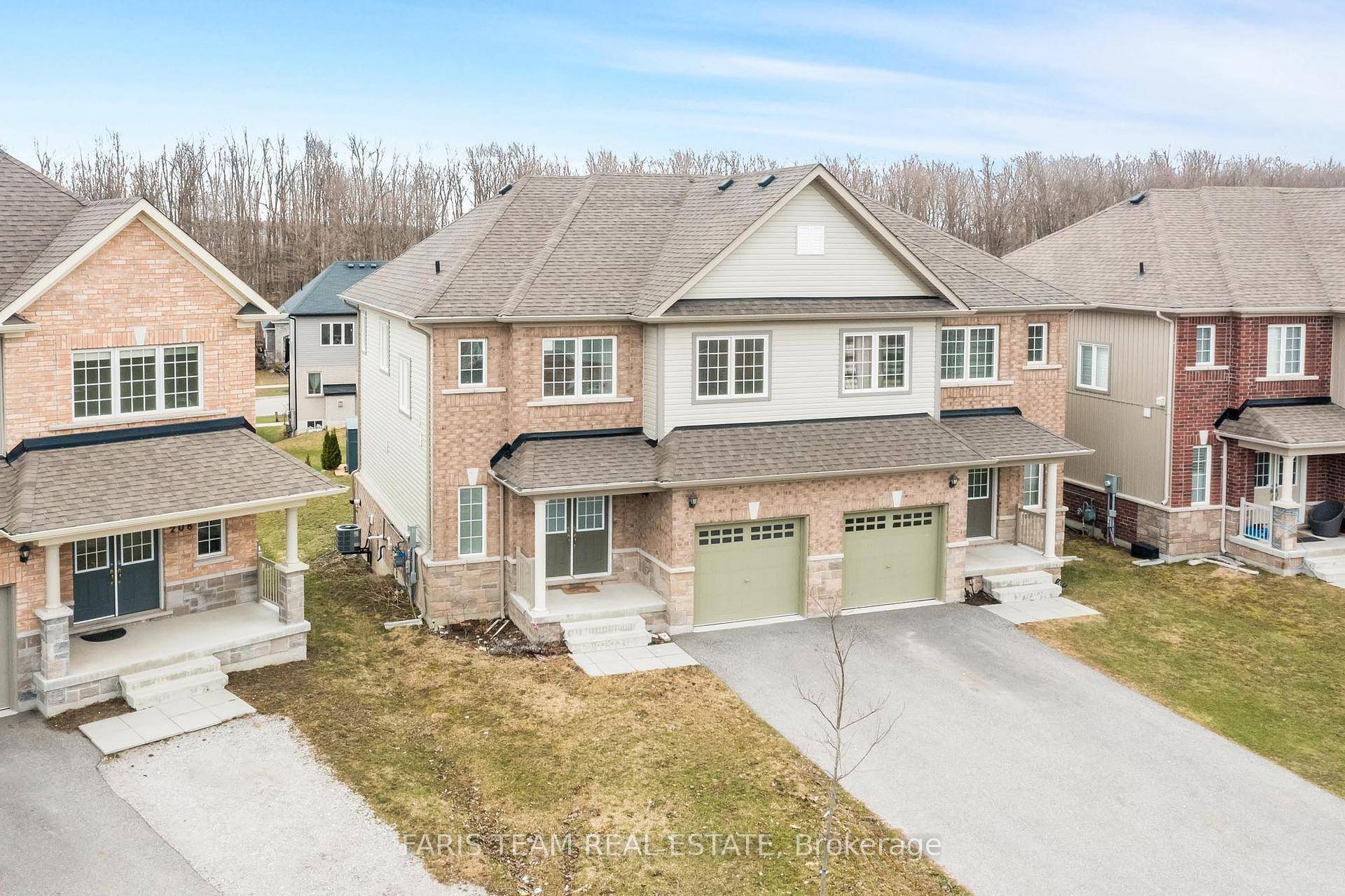 Top 5 Reasons You Will Love This Home 1 Welcome to a home where space, comfort, and community come together effortlessly ; nestled in a friendly, sought after neighbourhood, this ...