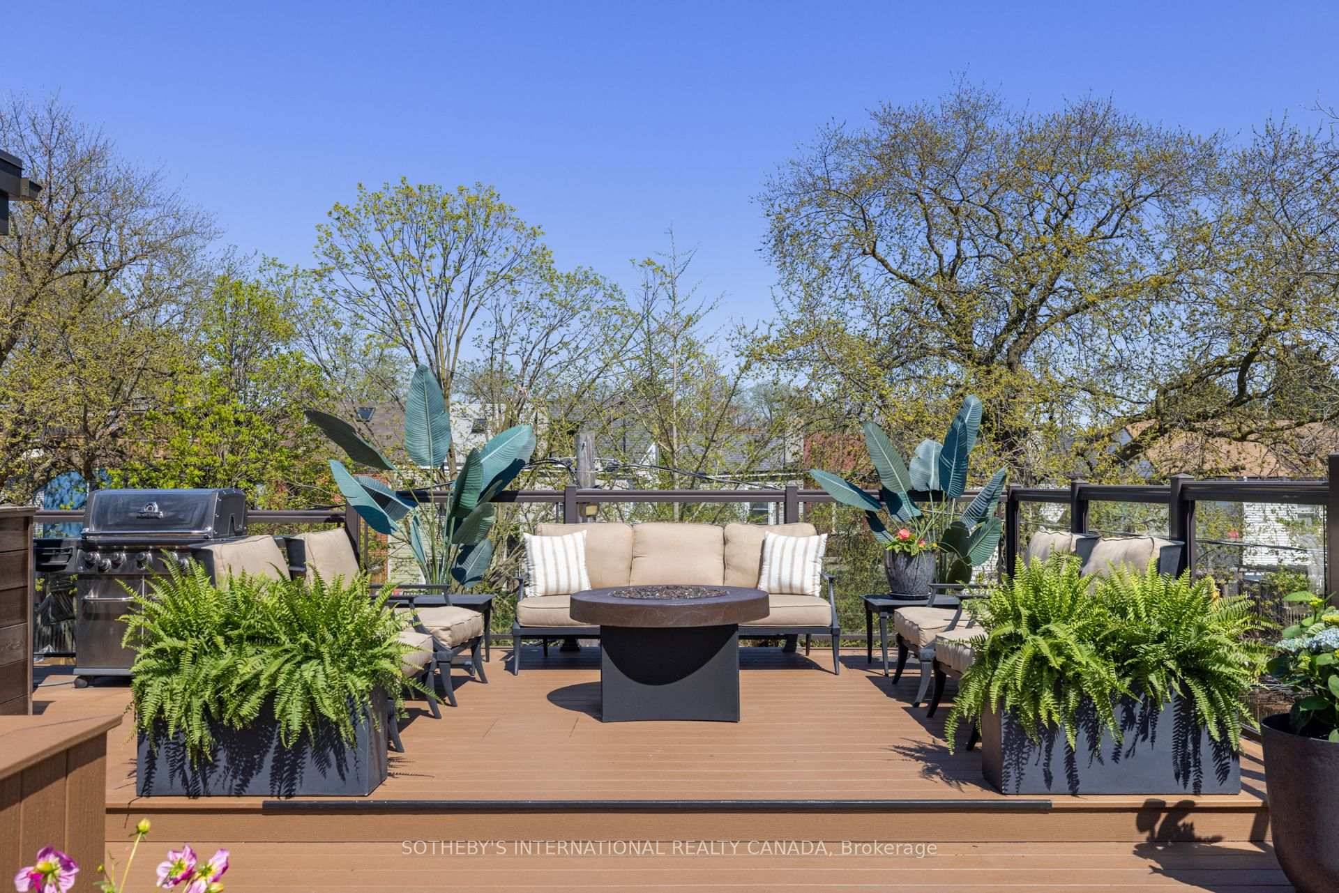Huge private rooftop ! This property is a rare offering.