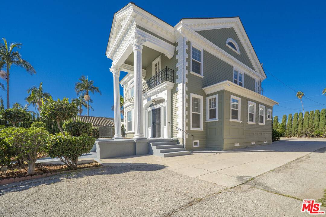 1159  S Norton Ave 4BR La