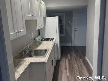 This totally renovated 3 bedroom, 1 bath apartment is located in the heart of the West End, offering close proximity to the beach, stores, bars, and restaurants.