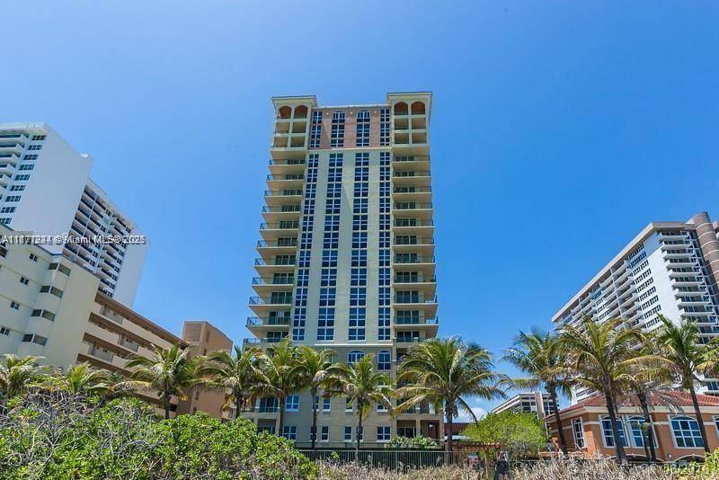 Spacious 2BD 2BA with split floor plan, tile floors throughout, and washer dryer in unit.