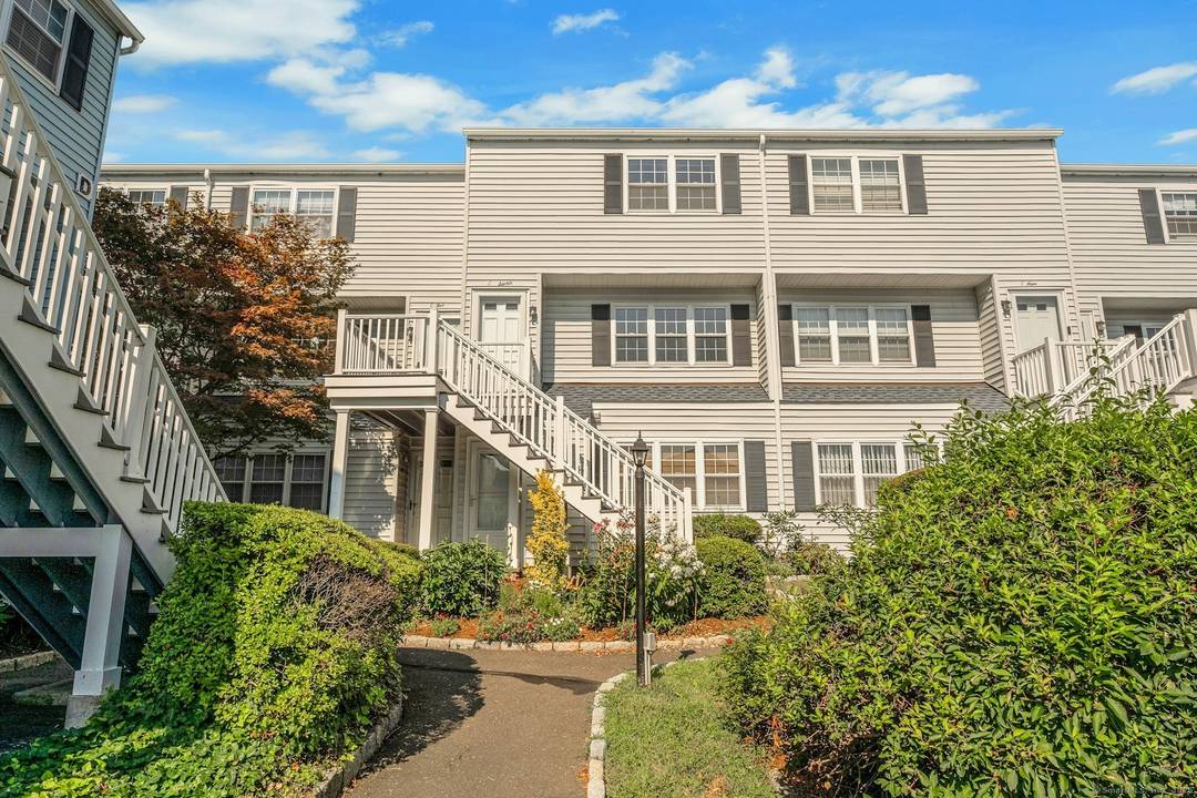 Stunning 2 bedroom, 2 level condo.