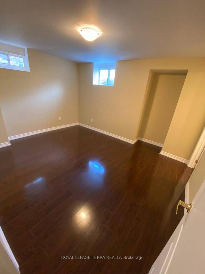 Beautiful Legal 2 Bedroom Basement Apartment for Rent in Credit Valley !