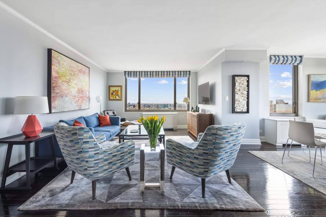 Sky High Living with Unmatched Views Perched on the 38th floor, this exceptional 2 bedroom, 2 bath residence can be effortlessly converted into a spacious 3 bedroom home.